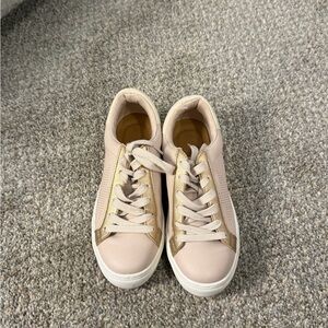 Universal Threads Kids’ Sneakers